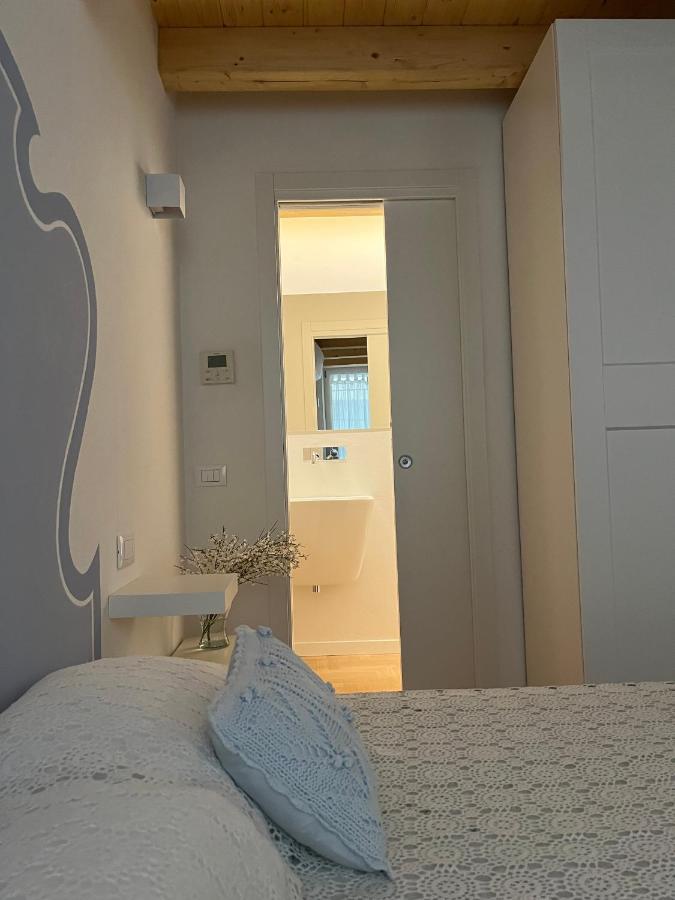 סאלו La Piccola Casa Al Lago - Intera Casa Con 3 Camere E 2 Box מראה חיצוני תמונה