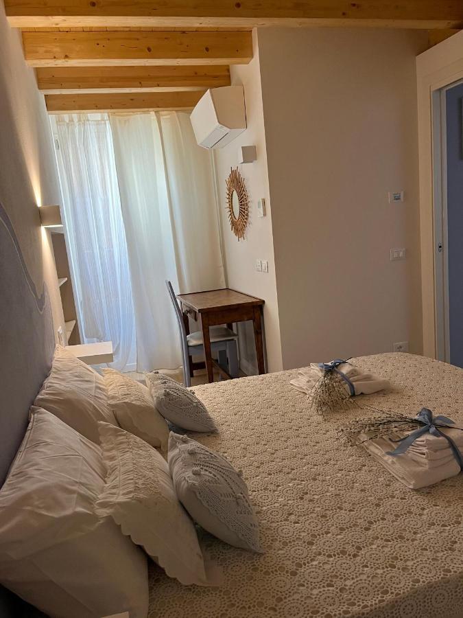סאלו La Piccola Casa Al Lago - Intera Casa Con 3 Camere E 2 Box מראה חיצוני תמונה