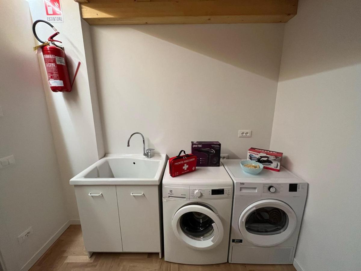 סאלו La Piccola Casa Al Lago - Intera Casa Con 3 Camere E 2 Box מראה חיצוני תמונה