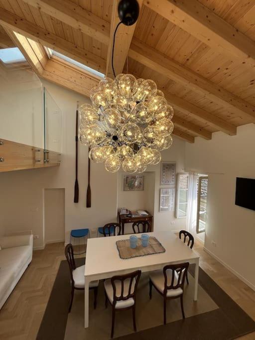 סאלו La Piccola Casa Al Lago - Intera Casa Con 3 Camere E 2 Box מראה חיצוני תמונה