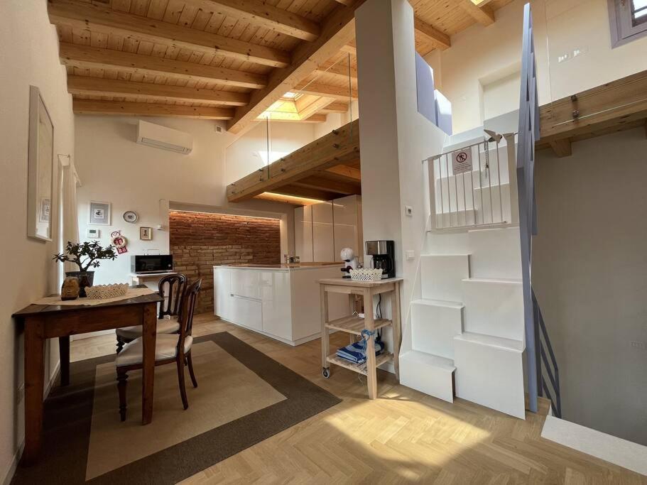 סאלו La Piccola Casa Al Lago - Intera Casa Con 3 Camere E 2 Box מראה חיצוני תמונה