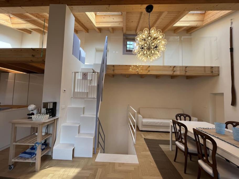 סאלו La Piccola Casa Al Lago - Intera Casa Con 3 Camere E 2 Box מראה חיצוני תמונה