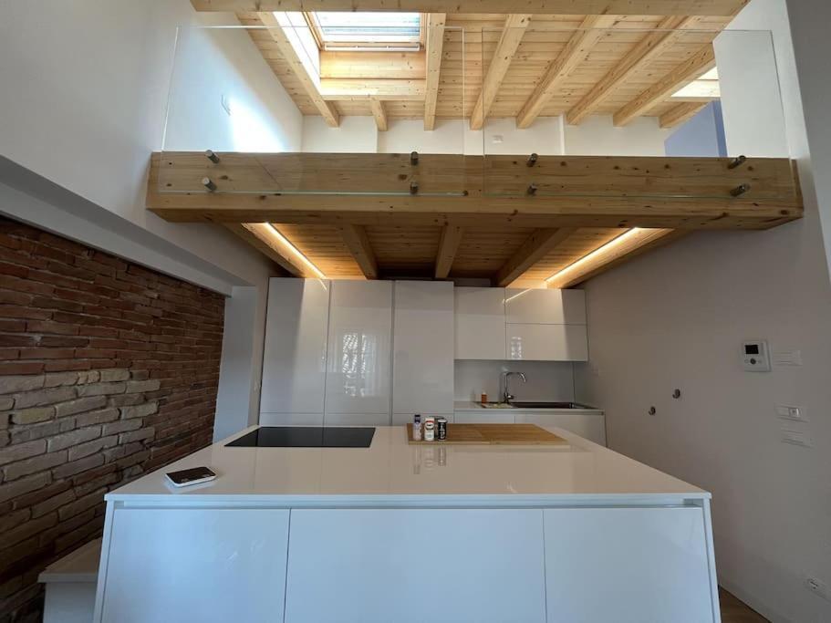 סאלו La Piccola Casa Al Lago - Intera Casa Con 3 Camere E 2 Box מראה חיצוני תמונה