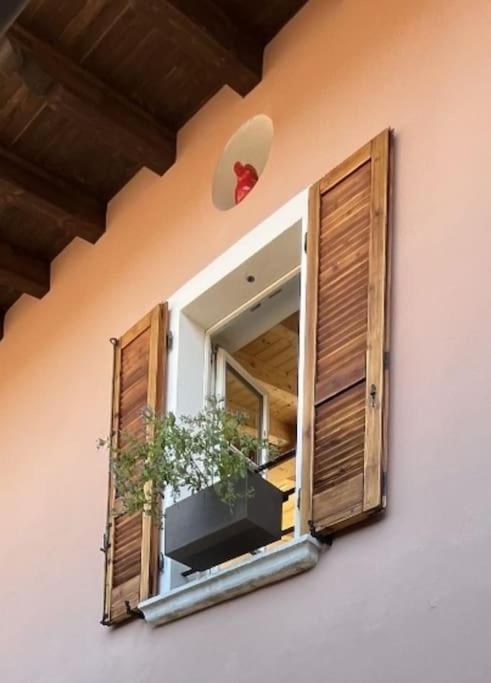 סאלו La Piccola Casa Al Lago - Intera Casa Con 3 Camere E 2 Box מראה חיצוני תמונה