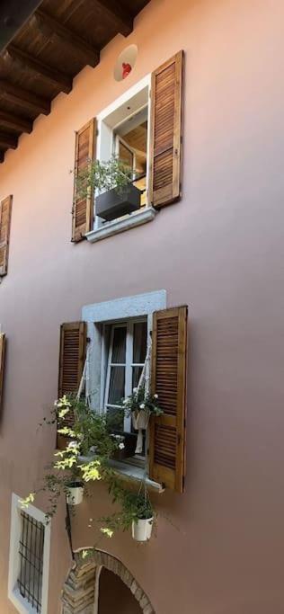 סאלו La Piccola Casa Al Lago - Intera Casa Con 3 Camere E 2 Box מראה חיצוני תמונה