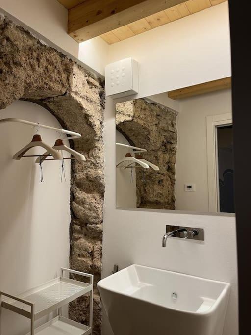 סאלו La Piccola Casa Al Lago - Intera Casa Con 3 Camere E 2 Box מראה חיצוני תמונה